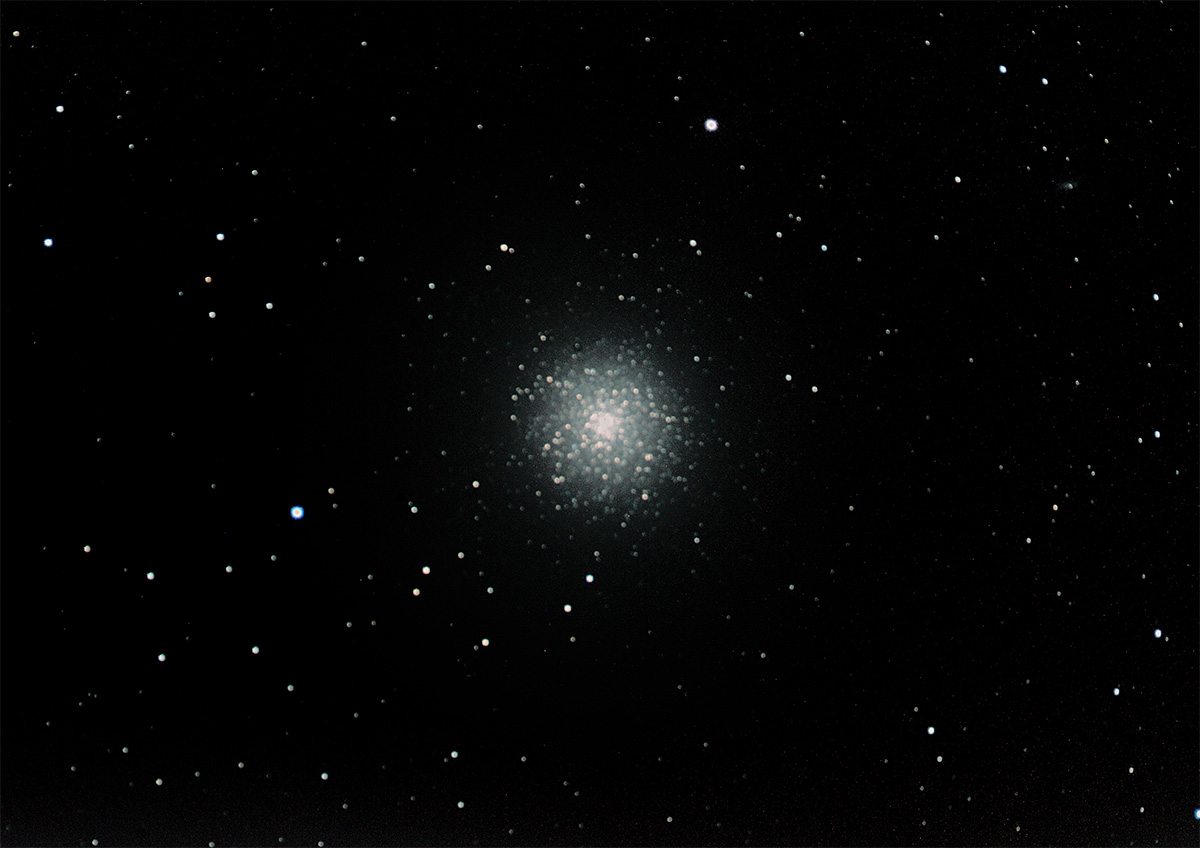 M13 1200 taken on 9th/10th Aug 2011 from my back garden in Southampton in less than ideal conditions. Bahtinov mask has been ordered ;-o