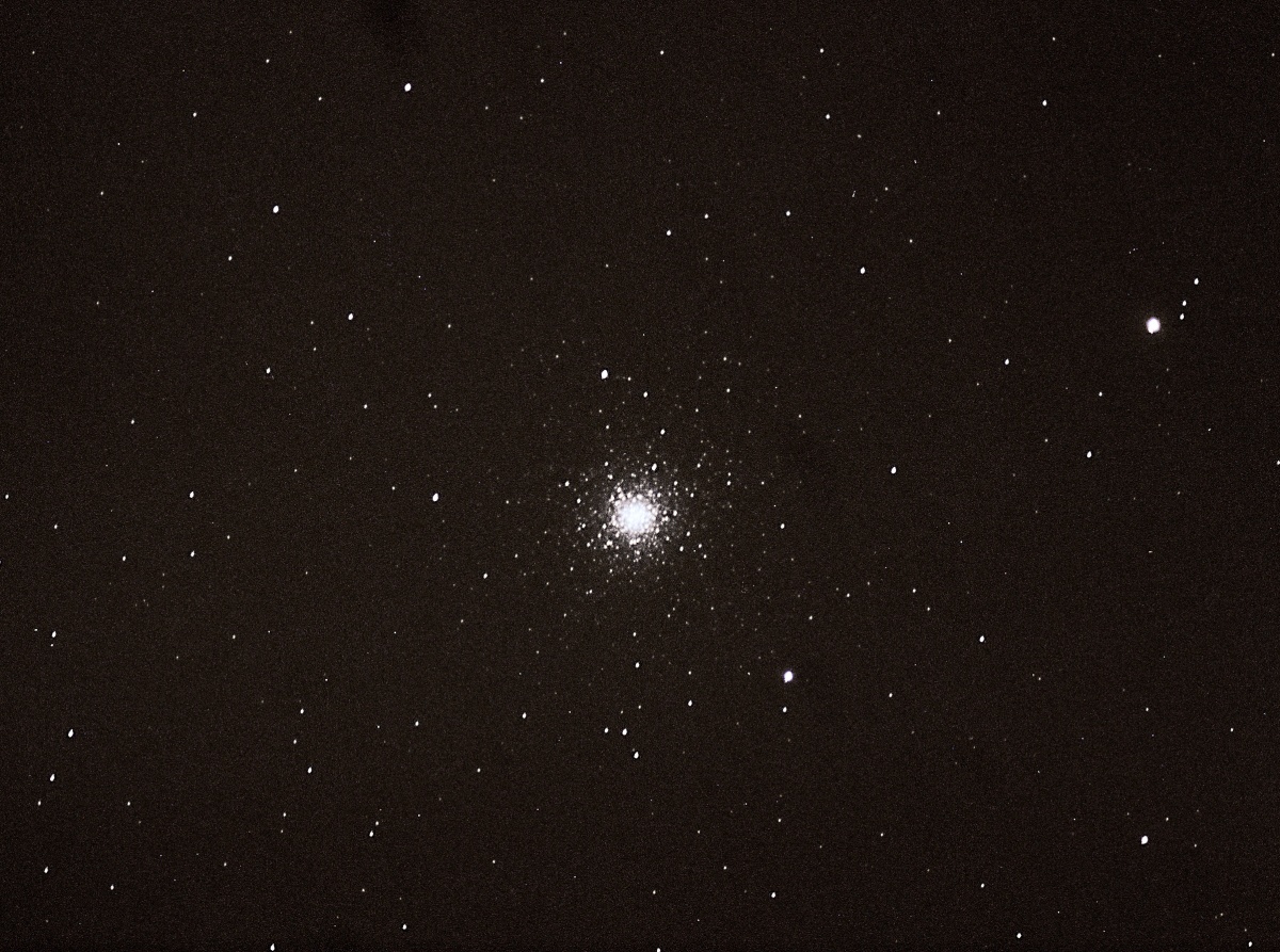 M3 imaged through the Meade 127mm apo using 40 second unguided subs, about 40 minutes of data in total.