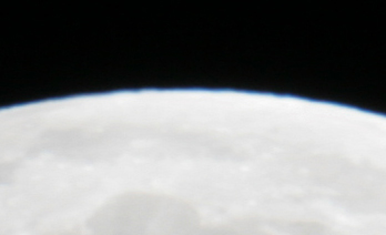 Baader RCC1: Crop of lunar image showing blue fringe introduced by the lens.