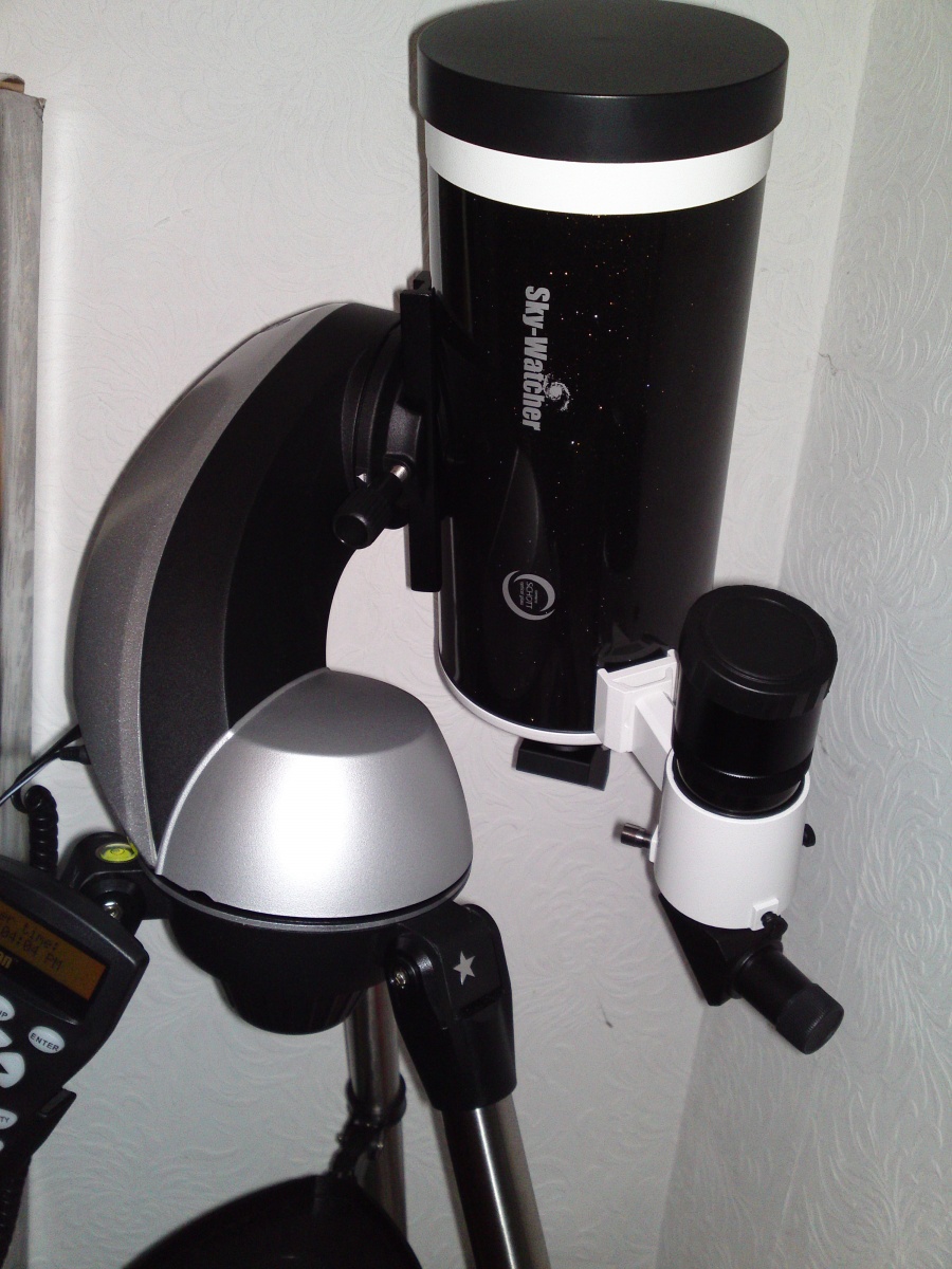 This is my new Skywatcher 127 5" Mak and have been having problems mounting this on my new Skywatcher AZ GOTO mount and as you can see the SKYWATCHER logo is not in the position it should be which is on the middle on the side of the tube and also 9x5