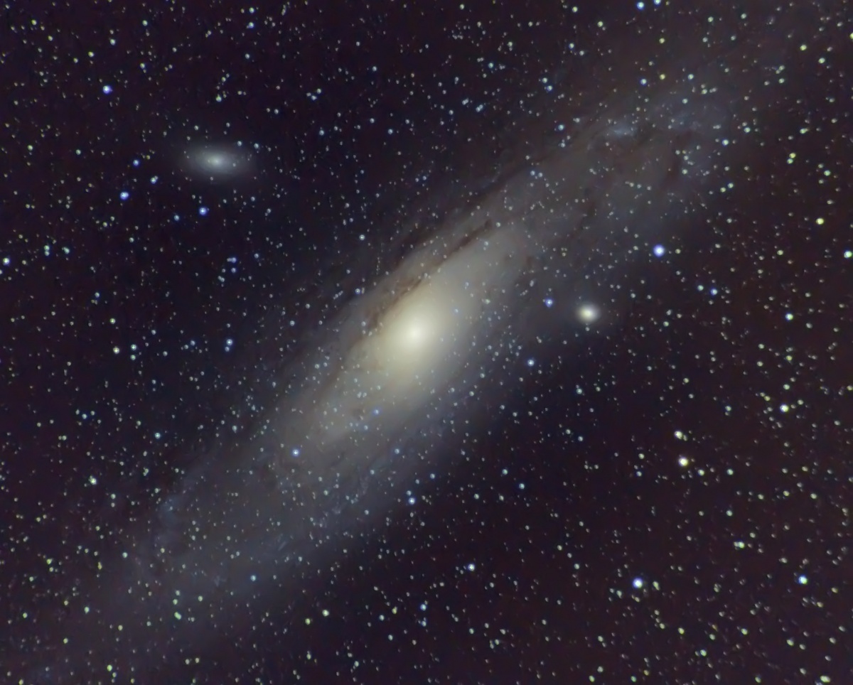 M31 using Sw80mm,canon 1000d, 20X 90sec ISO 800 20 darks and flat lights. 22 11 11