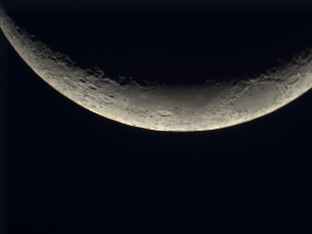 Moon 2010 04 174