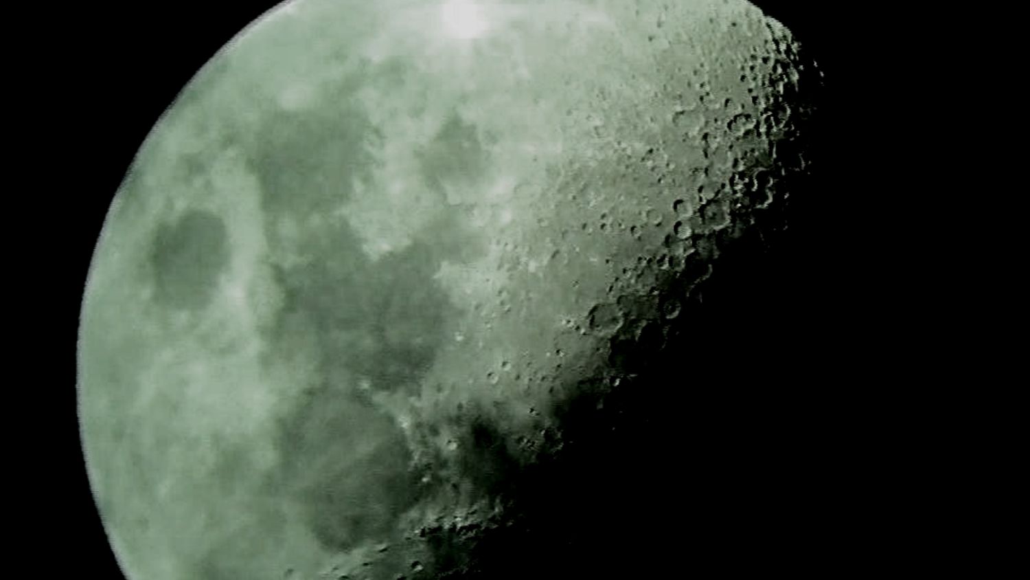The Moon - Imaging with a camcorder