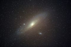 M31 composite v1 frame
Canon 5D MkII and Canon 600mm lens
iso 1600 @ f4
10 x 8 seconds
10 x 30 seconds
10 x 120 seconds

no darks/flats yet