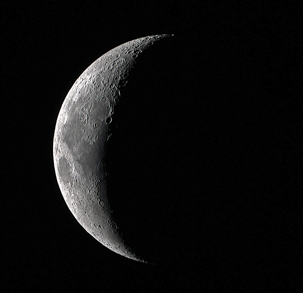 Moon 20110408 mcraer