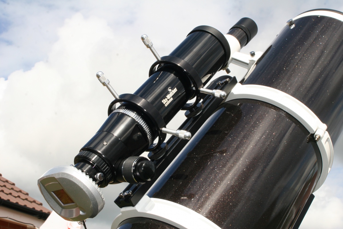 Skywatcher Equinox 66 with SW synguider autoguider attached