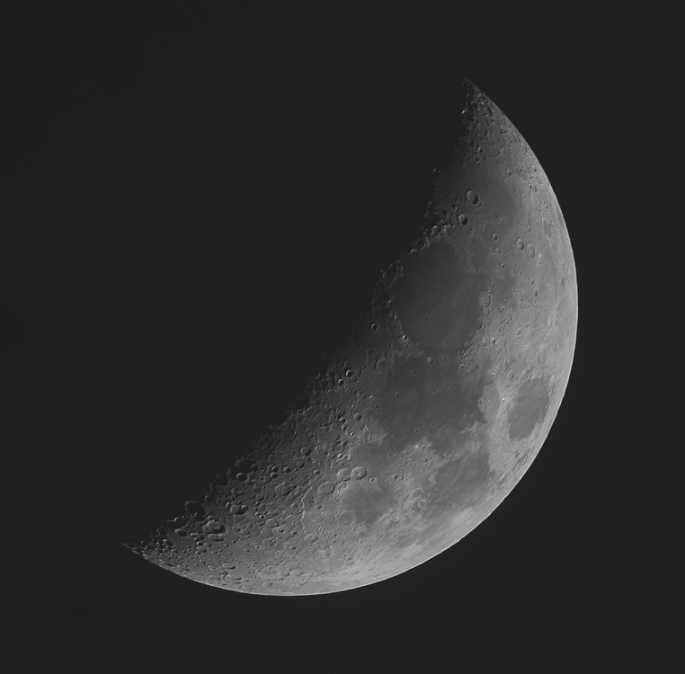 Moon 6 days old Rother Valley 27-5-12 DSLR 10 x single subs.png