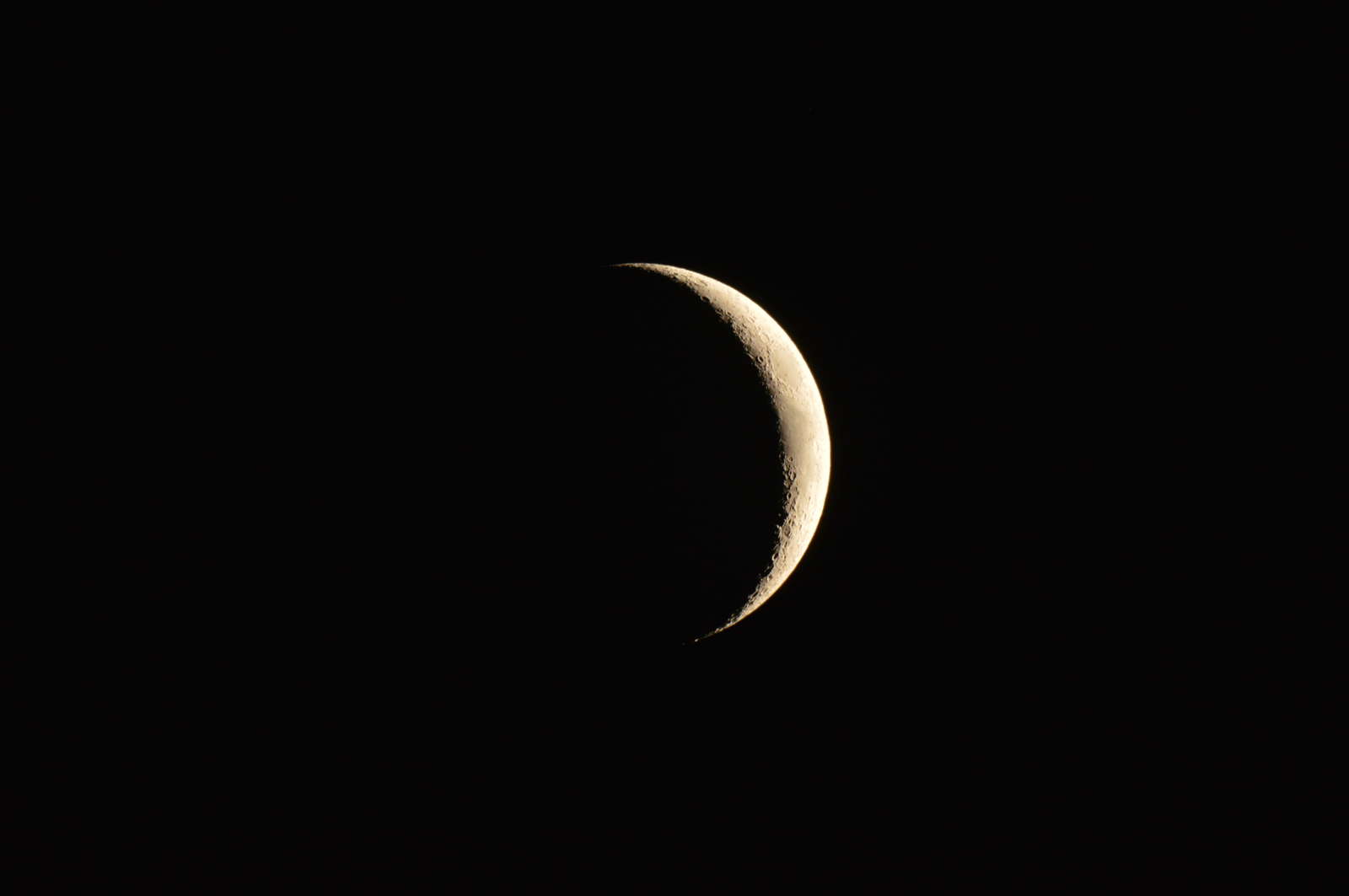 26 Apr, 2020 - waxing crescent about 3 days old